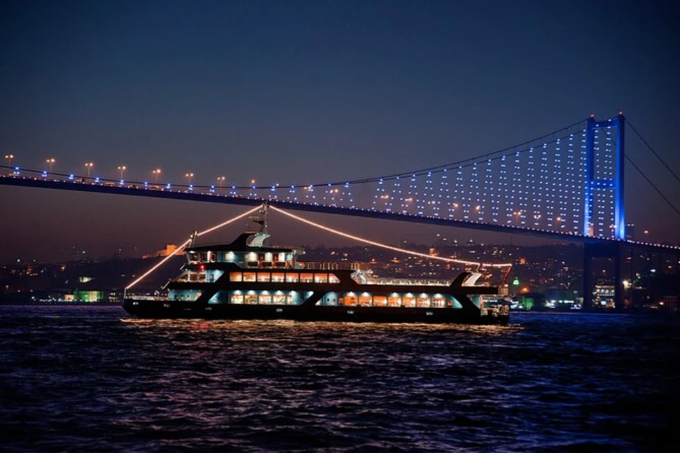 dinner cruise